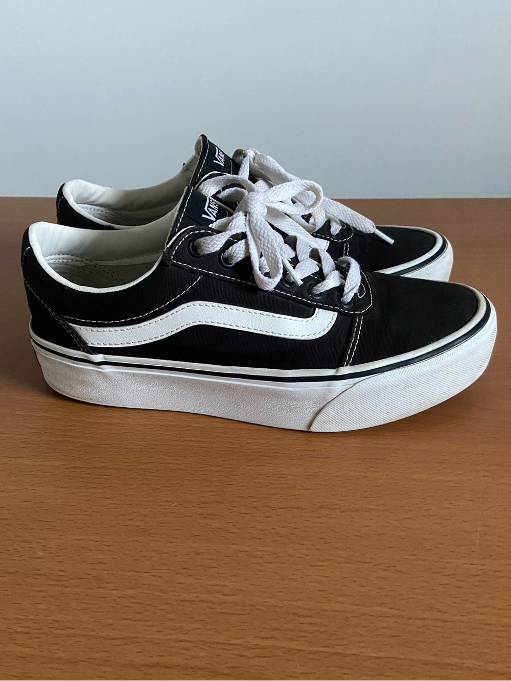 Women’s Platform Vans Sneakers
Size 8